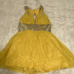 Adrianna Papell evening Yellow short dress